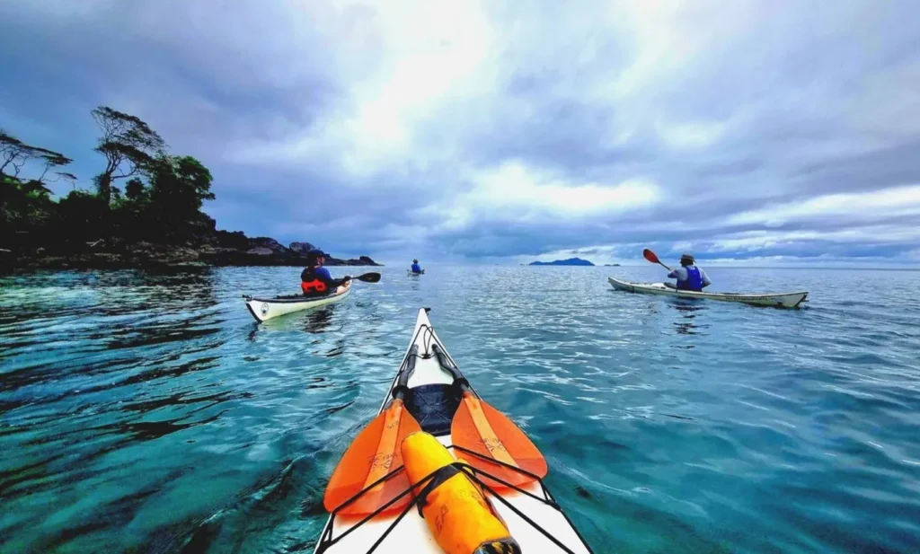 sea-kayaking-koh-chang-group-cloudy-sea